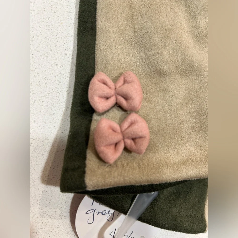 NWT Faux Suede Winter Gloves with Dainty Bows
